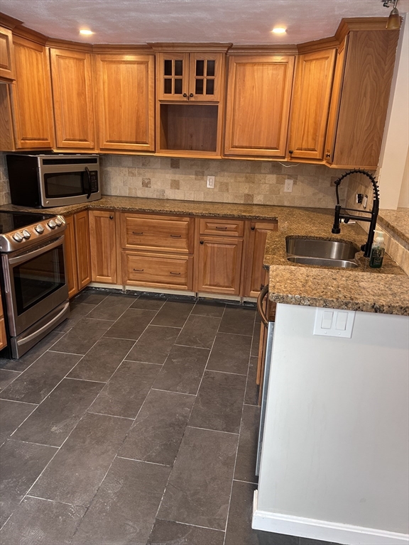 369 Berlin Road Marlborough, MA 01752 - Photo 8 of 12