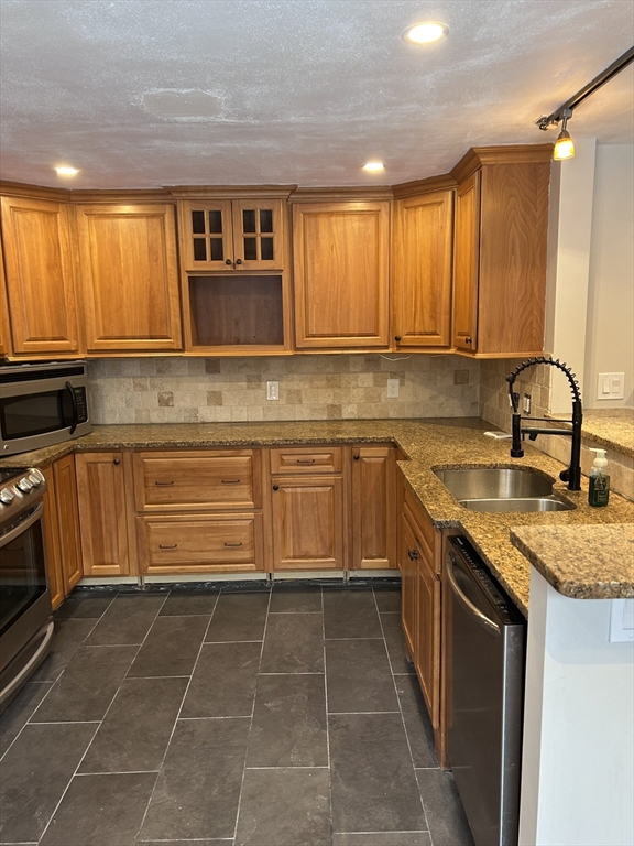 369 Berlin Road Marlborough, MA 01752 - Photo 9 of 12