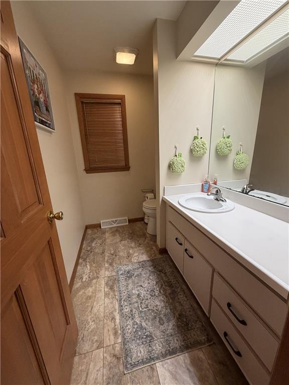 4900 Cole Road Murrysville, PA 15668 - Photo 21 of 44 Powder Room