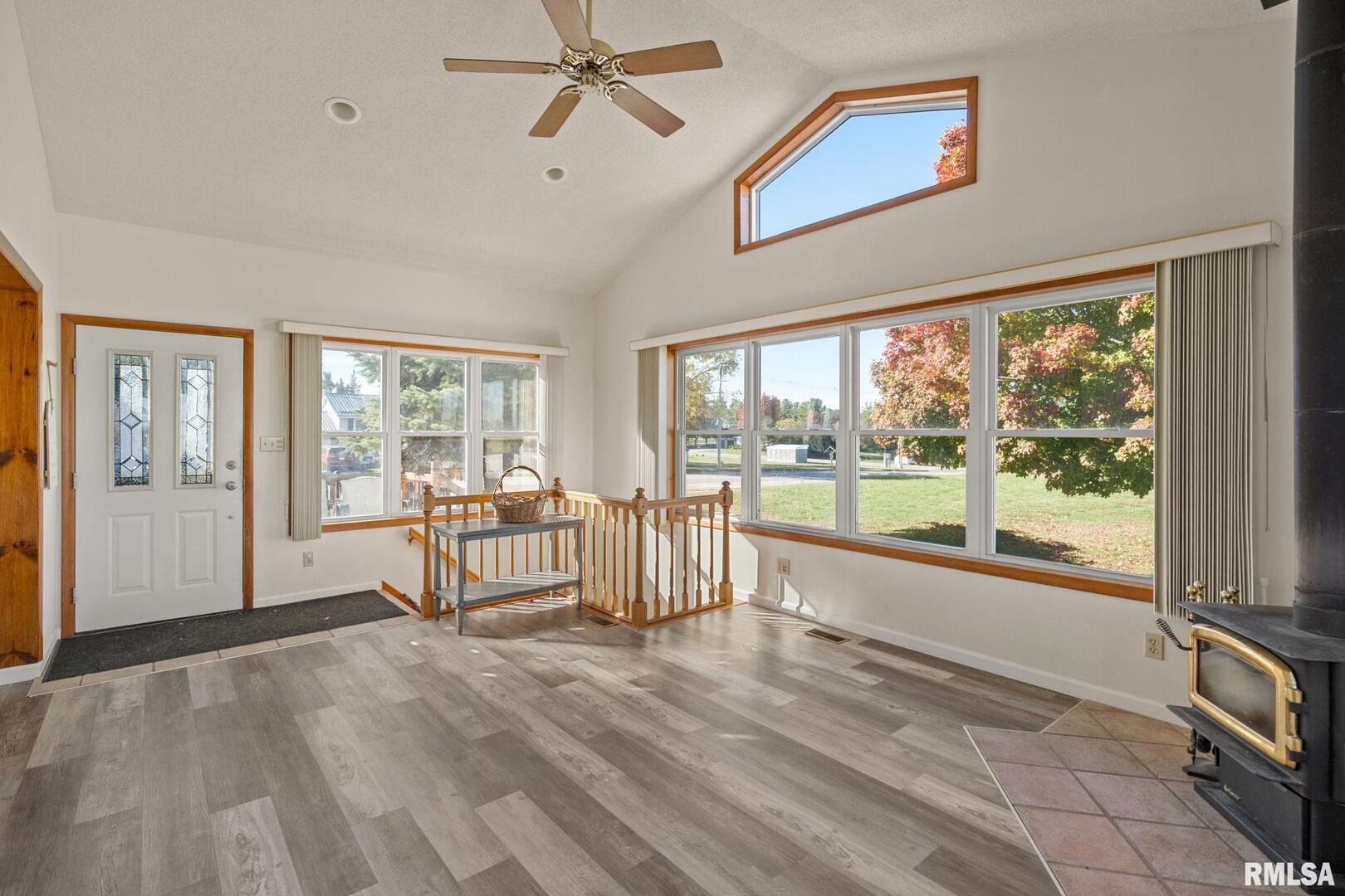 1324 13th Avenue North Clinton, IA 52732 - Photo 3 of 52