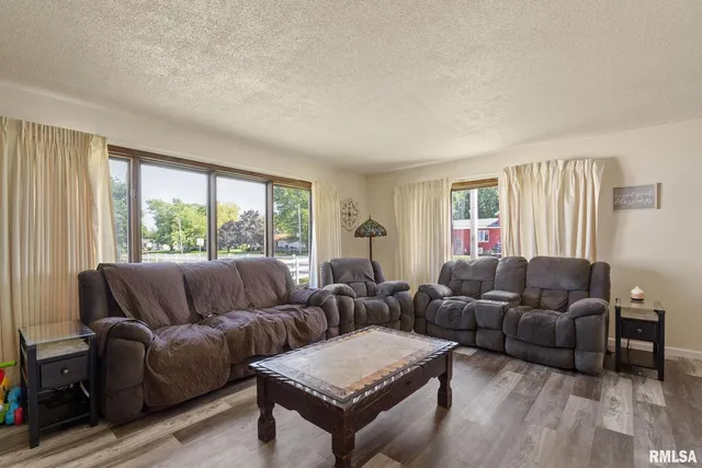 $244,900 | 1324 13th Avenue North, Clinton, IA 52732