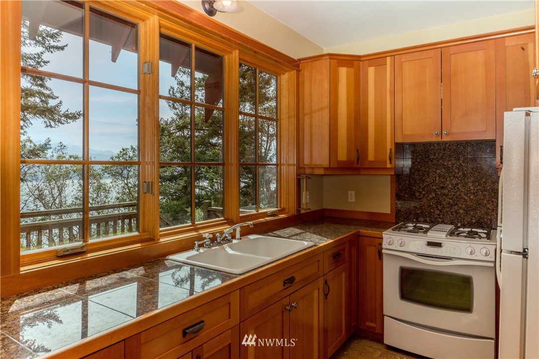 5042 Cape George Road Port Townsend, WA 98368 - Photo 10 of 33 Gallery Image 10
