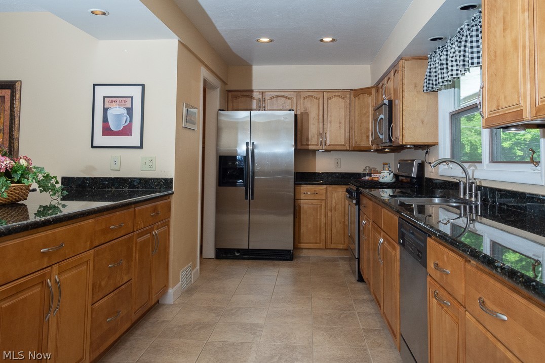 36700 Eagle Road Willoughby, OH 44094 - Photo 12 of 24 Gallery Image 12