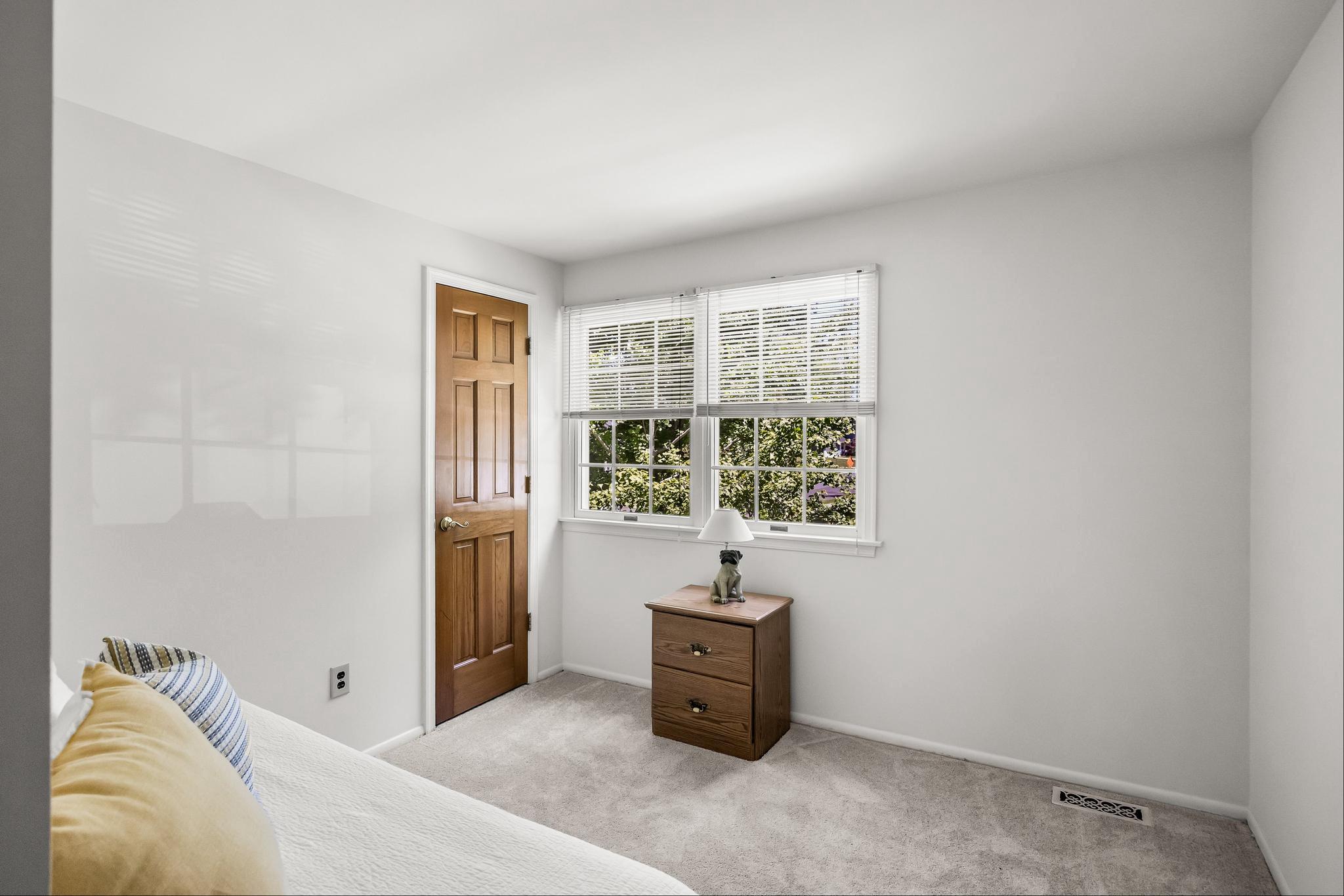 175 Oxford Road Delran, NJ 08075 - Photo 27 of 40 2nd Bedroom