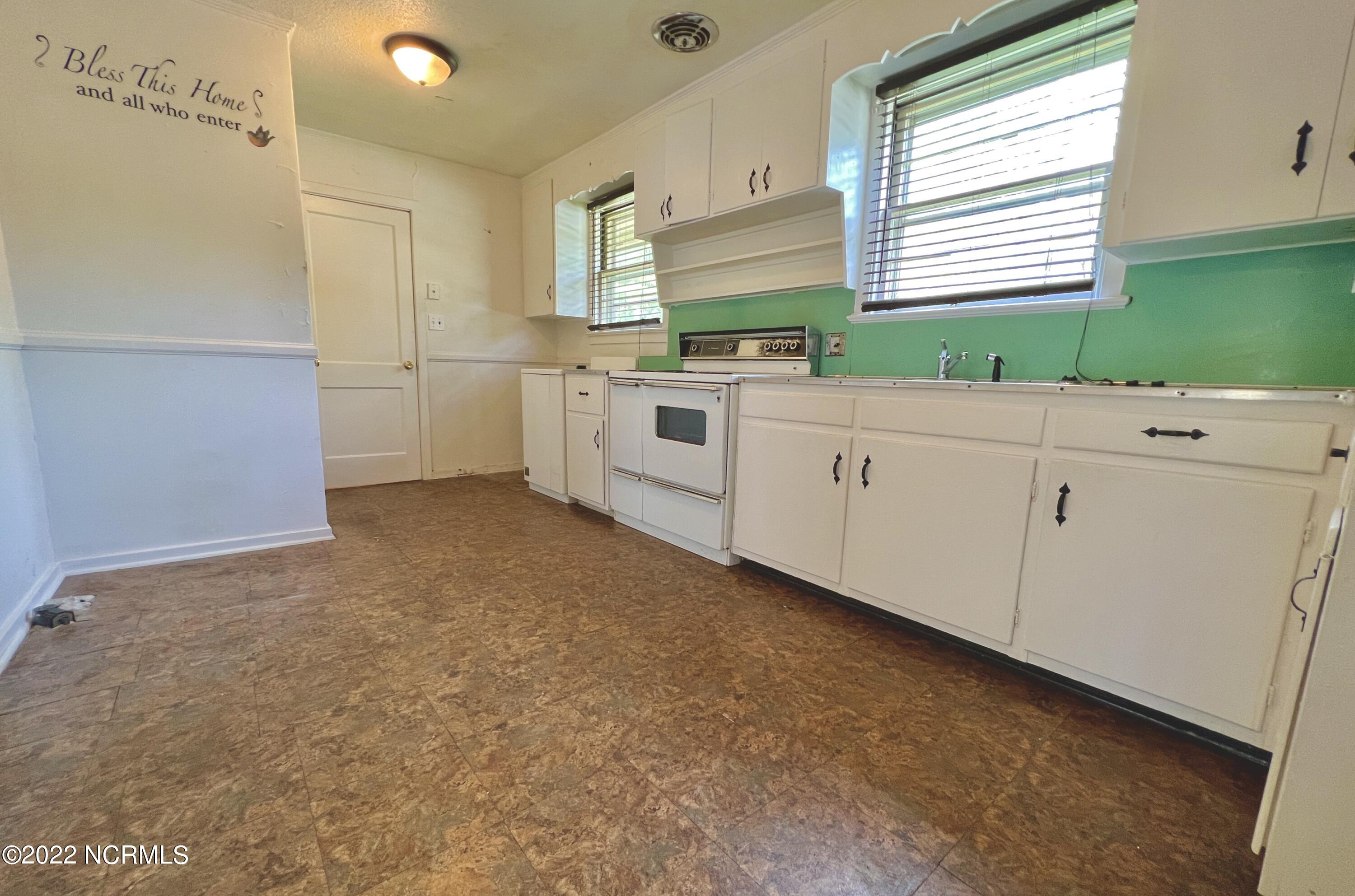 616 Meriwether Lane Kinston, NC 28501 - Photo 17 of 37 1D7D5566-630E-4A2E-8C19-1C549EC72964