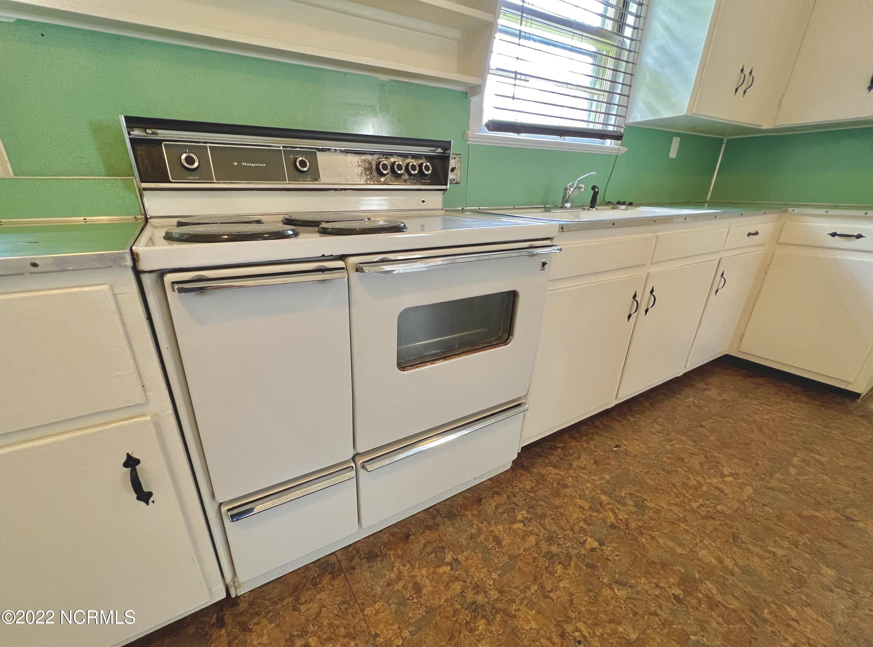 616 Meriwether Lane Kinston, NC 28501 - Photo 19 of 37 9C133CE6-7193-4501-8E99-148C28B1AFB3
