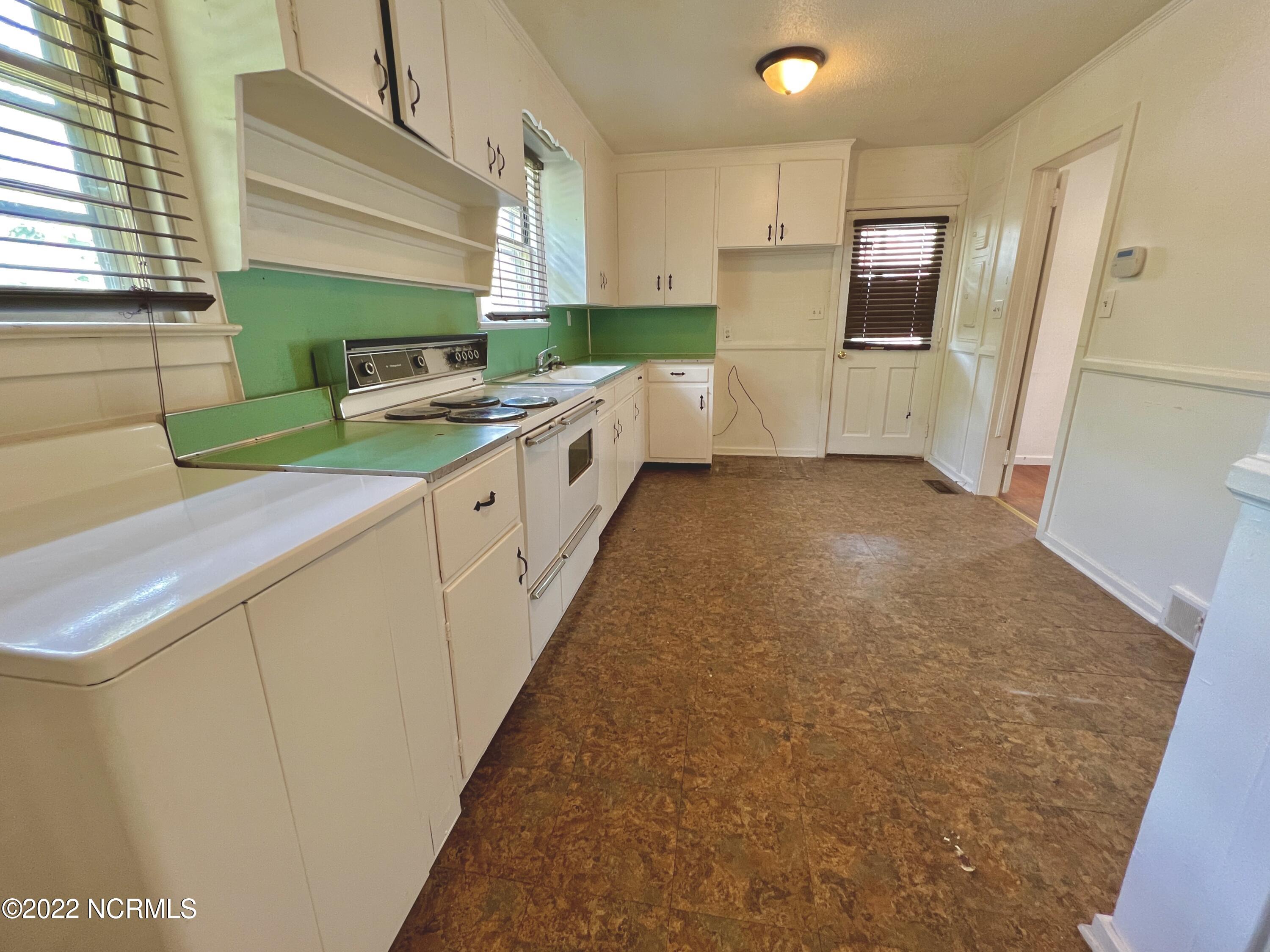 616 Meriwether Lane Kinston, NC 28501 - Photo 20 of 37 B70653F1-90BD-4B67-96DD-FF3D6879AFC6