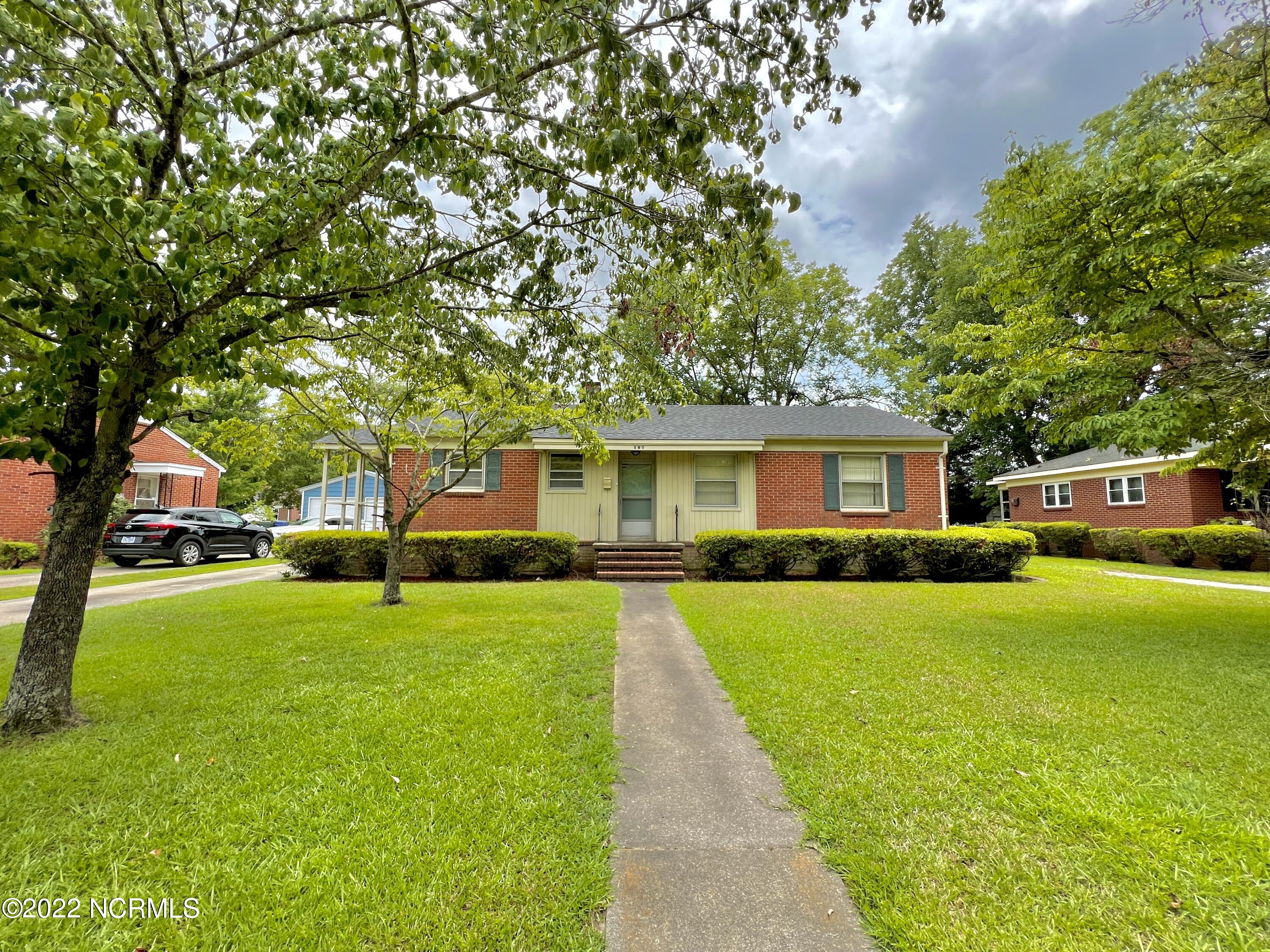 616 Meriwether Lane Kinston, NC 28501 - Photo 2 of 37 3F31D9D6-5065-4E6D-A30D-39E985A7D030