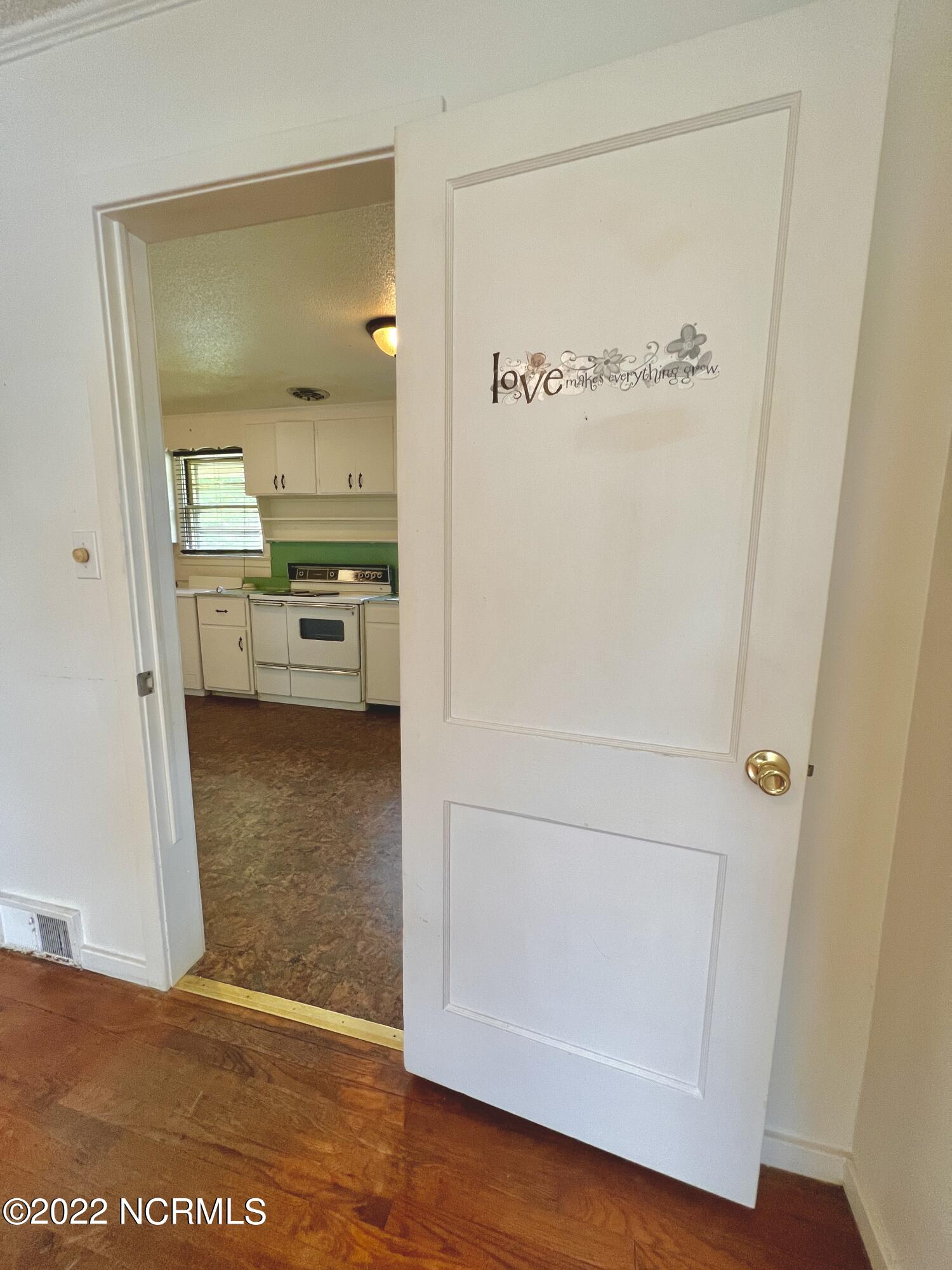 616 Meriwether Lane Kinston, NC 28501 - Photo 33 of 37 8629F445-6840-4F3C-AB3C-69E353439305