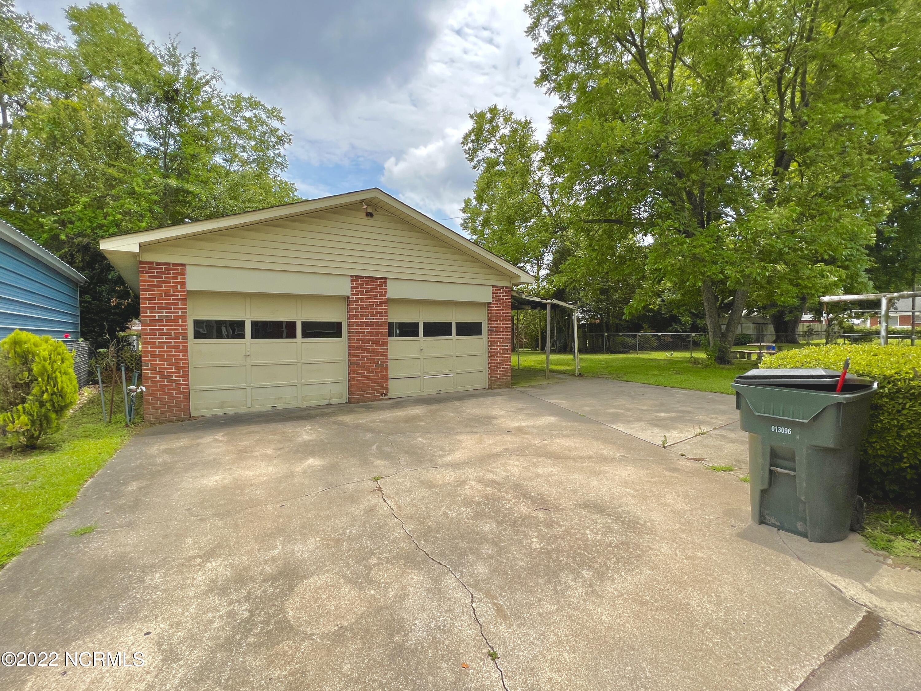 616 Meriwether Lane Kinston, NC 28501 - Photo 4 of 37 1CC20DEC-5DA2-4D7C-BCF0-C386C557EFA8