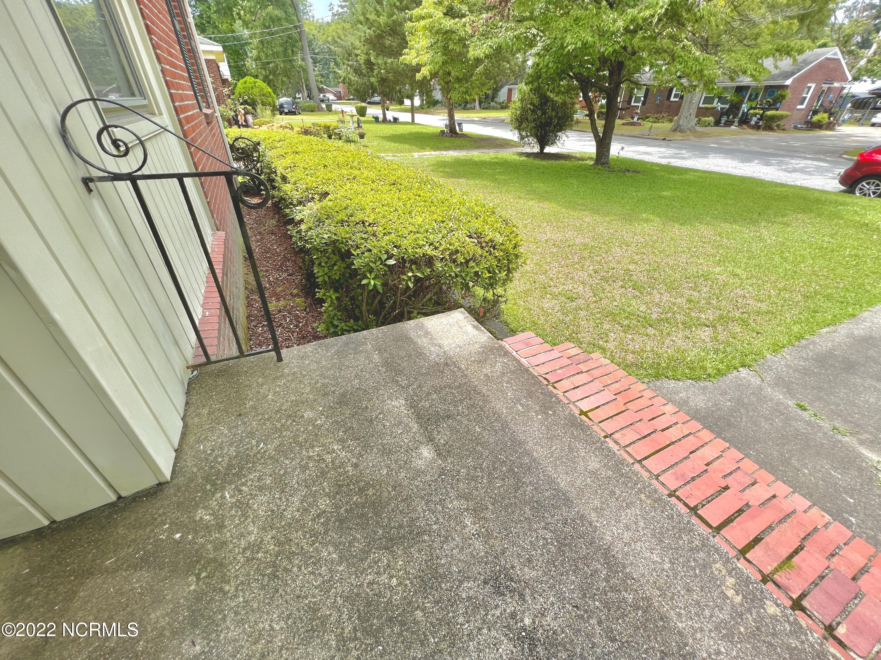 616 Meriwether Lane Kinston, NC 28501 - Photo 5 of 37 1DAF025E-356F-4FA5-BC42-257299A88F3B