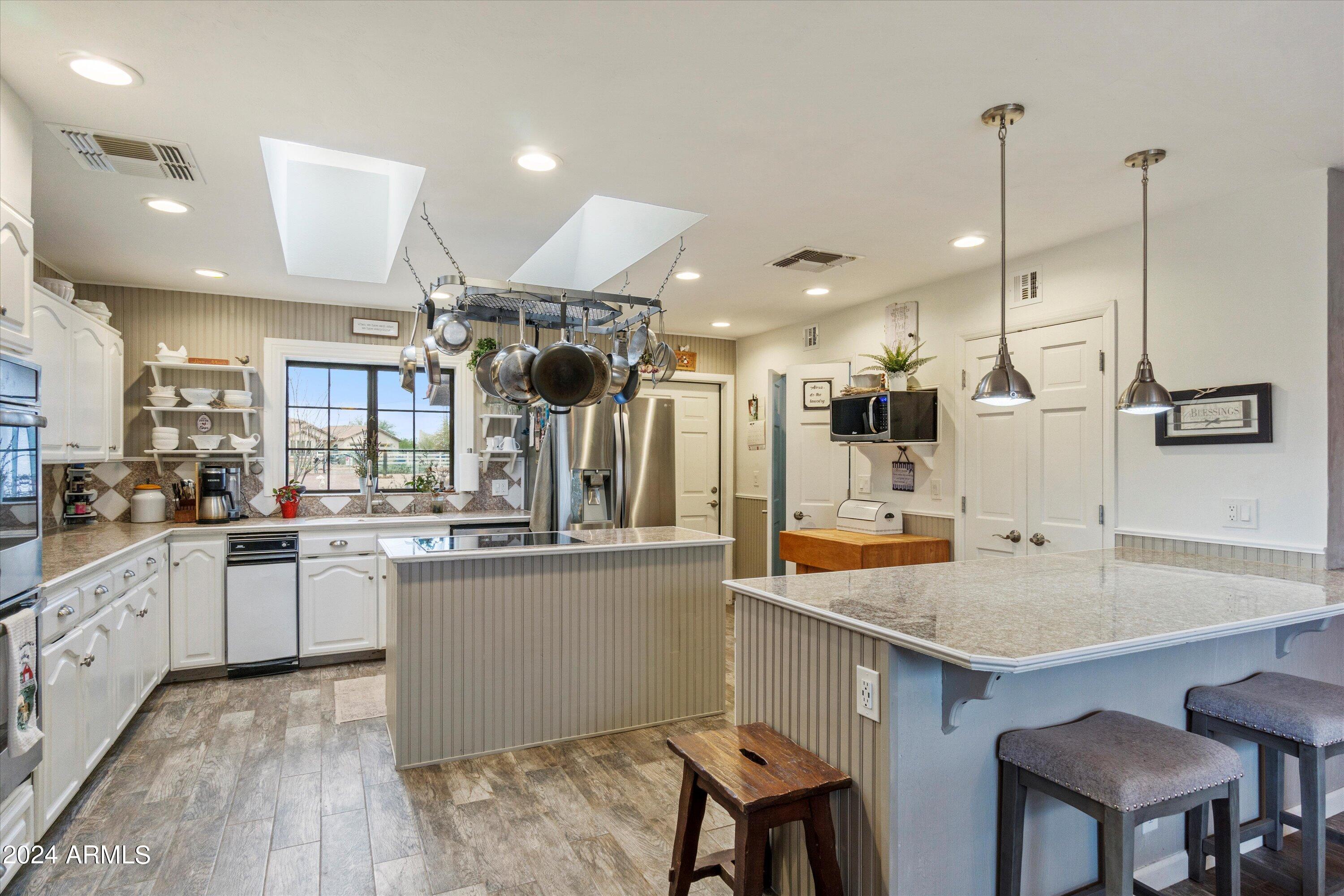414 West Ridgecrest Road Phoenix, AZ 85086 - Photo 23 of 81 22-Kitchen