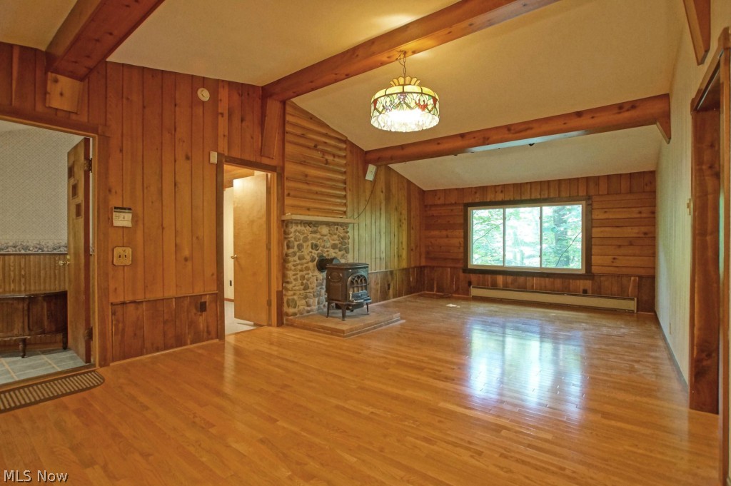 12154 Concord Hambden Road Painesville, OH 44077 - Photo 5 of 25 Living Room