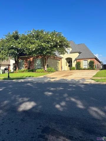 $397,500 | 8946 Foxgate Drive, St. George, LA 70809