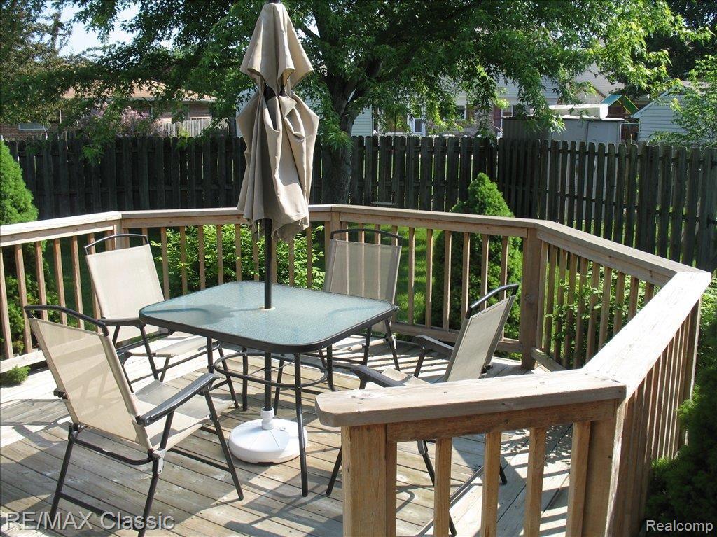 45310 Rudgate Road Canton, MI 48188 - Photo 22 of 25 PRIVATE DECK IN YARD