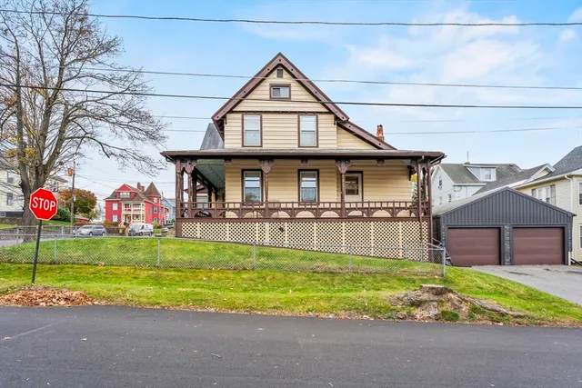 a view of a back yard of the house