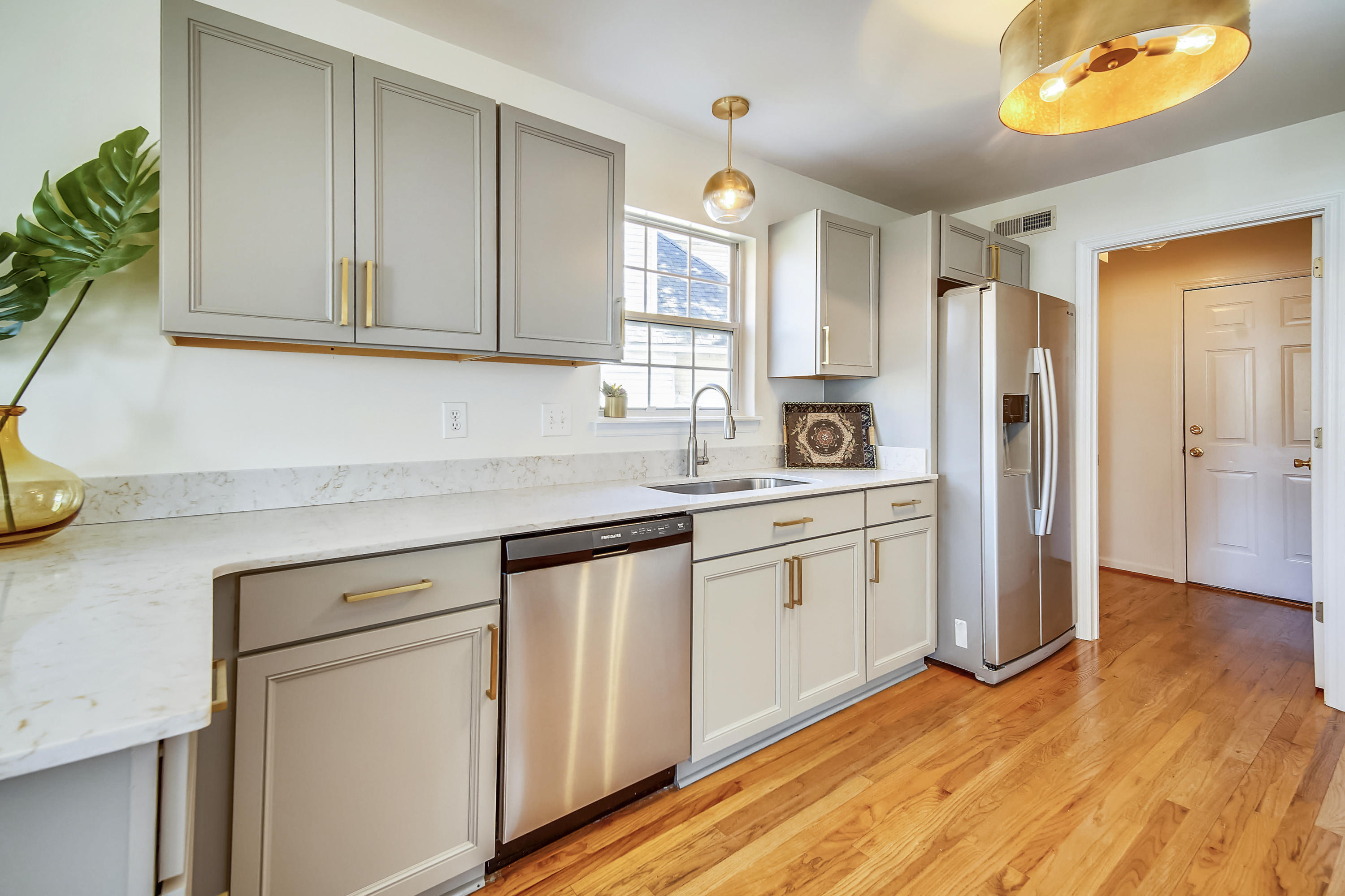 782 Shell Sand Road Charleston, SC 29412 - Photo 7 of 20 Main Level-Kitchen-DSC08840