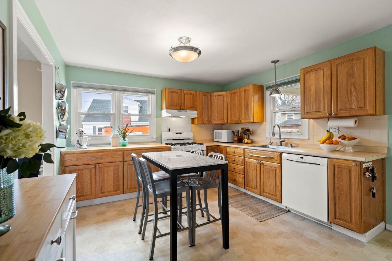 16 Applevale Drive Dover, NH 03820 - Photo 4 of 36