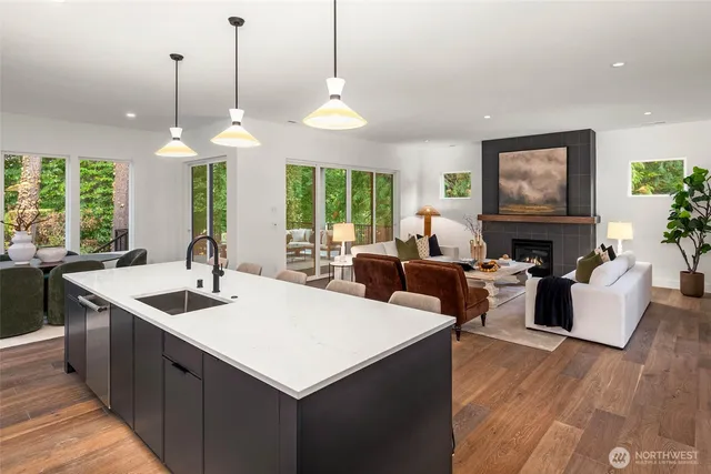 $4,395,000 | 10620 Northeast 28th Place, Bellevue, WA 98004