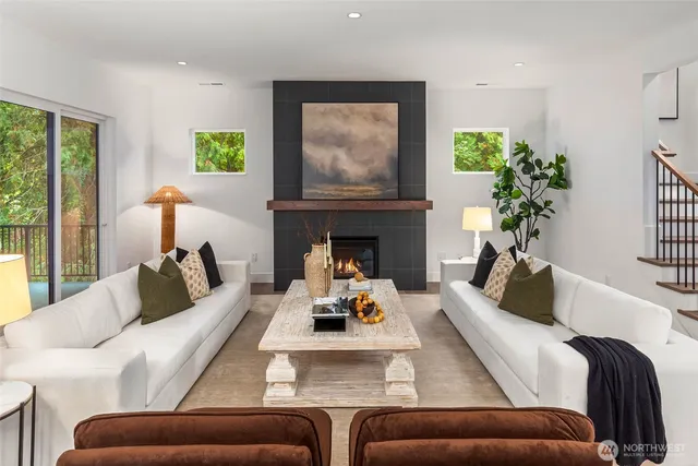 $4,395,000 | 10620 Northeast 28th Place, Bellevue, WA 98004