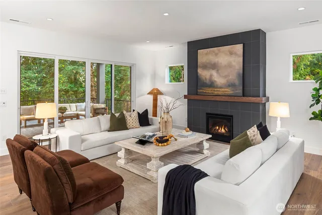 $4,395,000 | 10620 Northeast 28th Place, Bellevue, WA 98004