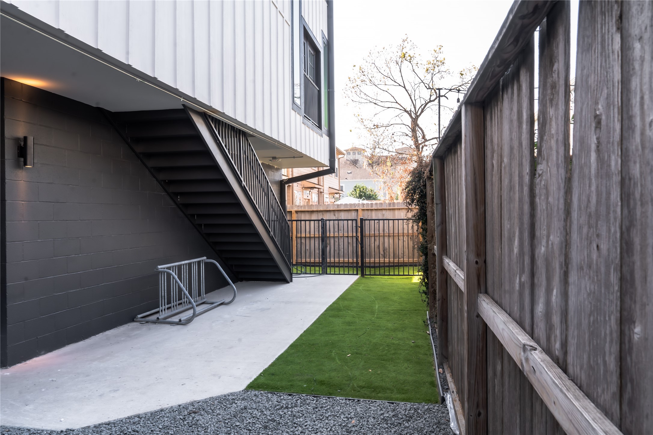 5614 Larkin Street, Unit B Houston, TX 77007 - Photo 11 of 18 Bike Rack