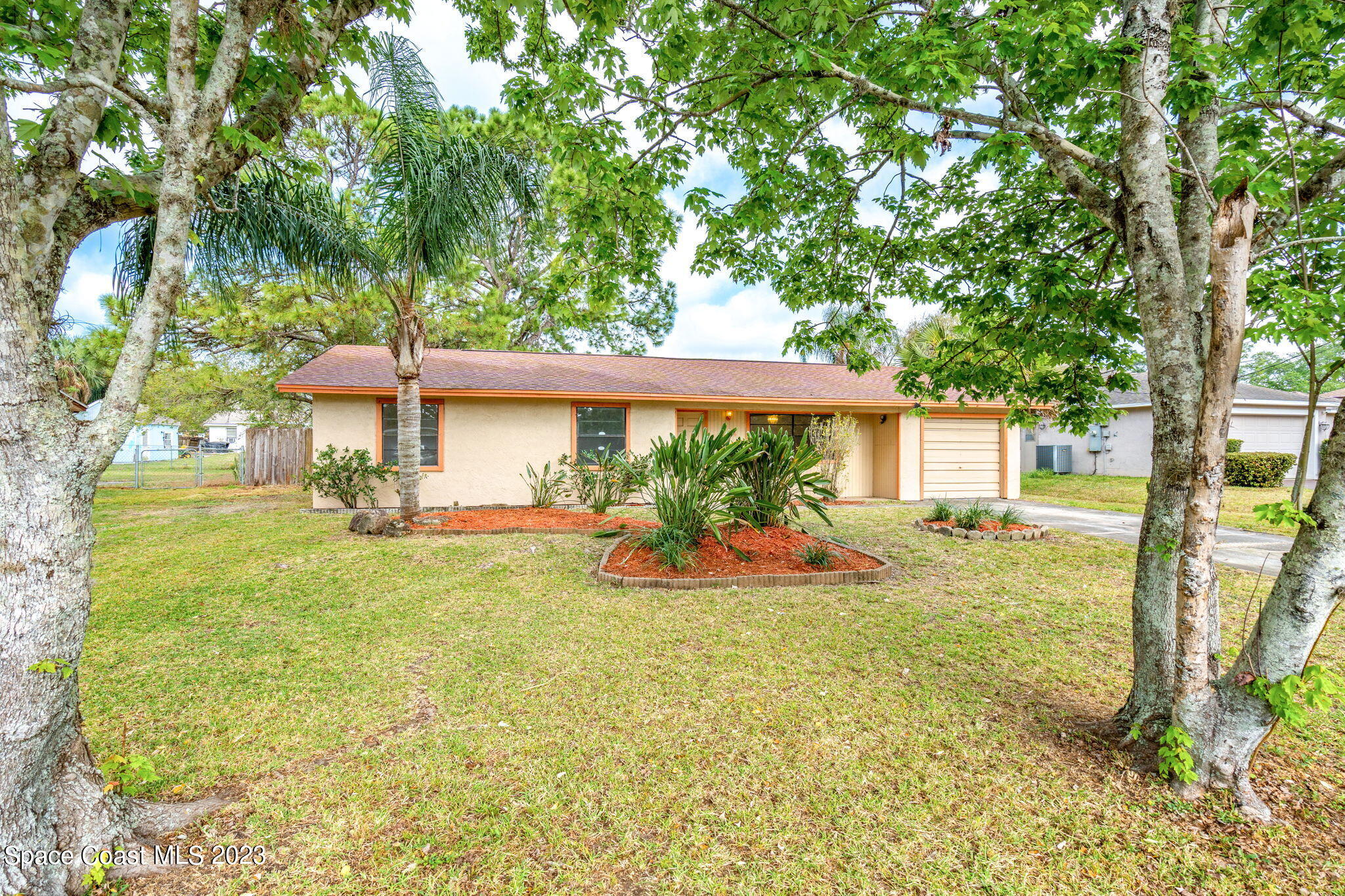 6414 Hudson Road Cocoa, FL 32927 - Photo 3 of 35 2-web-or-mls-DSC06349