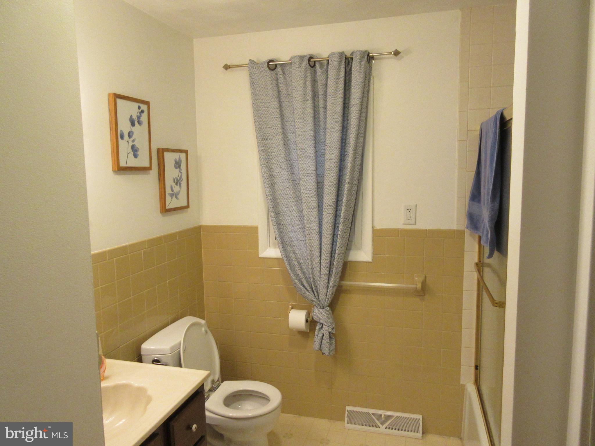 827 Kimmerlings Road Lebanon, PA 17046 - Photo 12 of 23 Bathroom