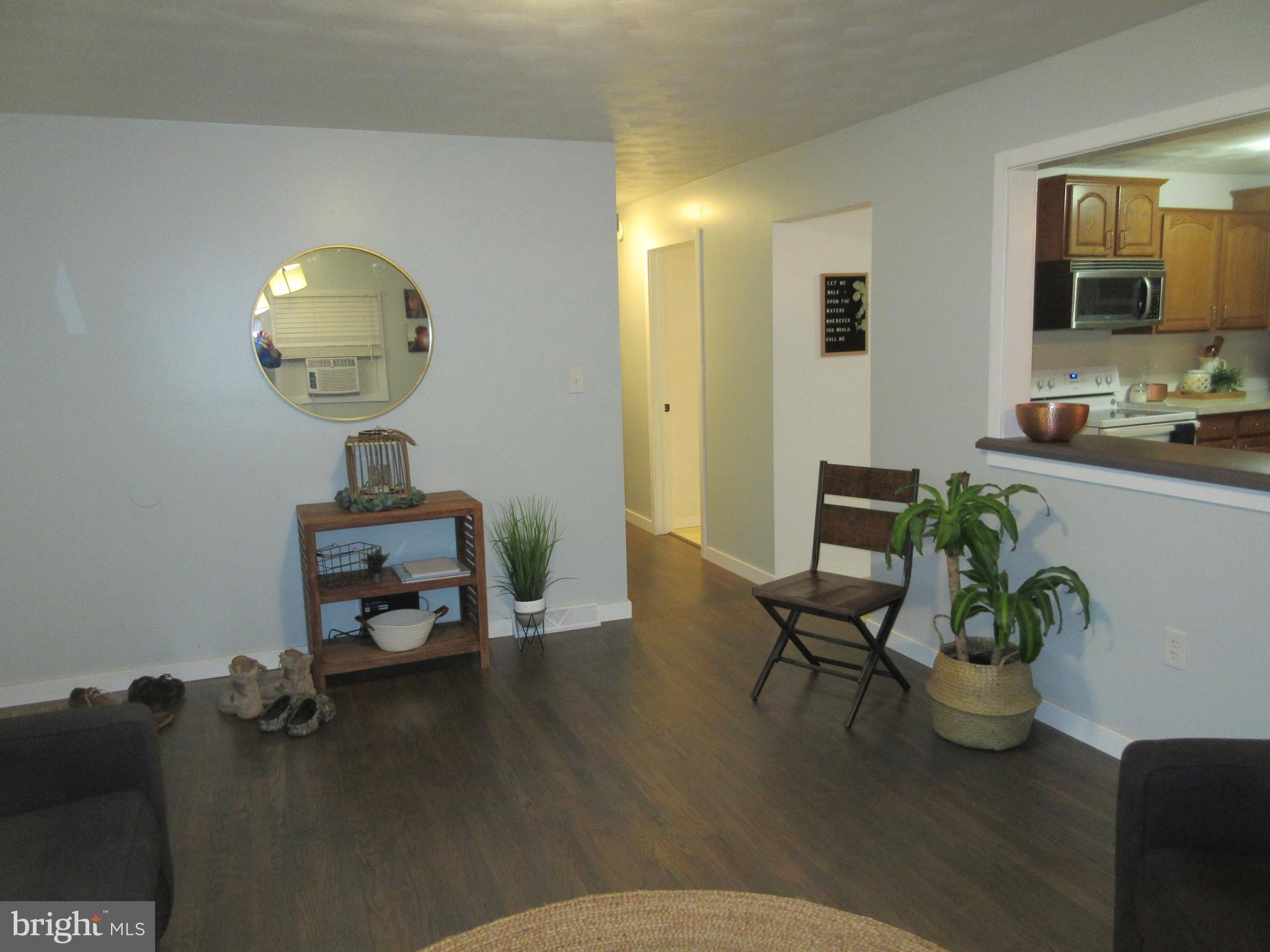827 Kimmerlings Road Lebanon, PA 17046 - Photo 4 of 23 Living Room