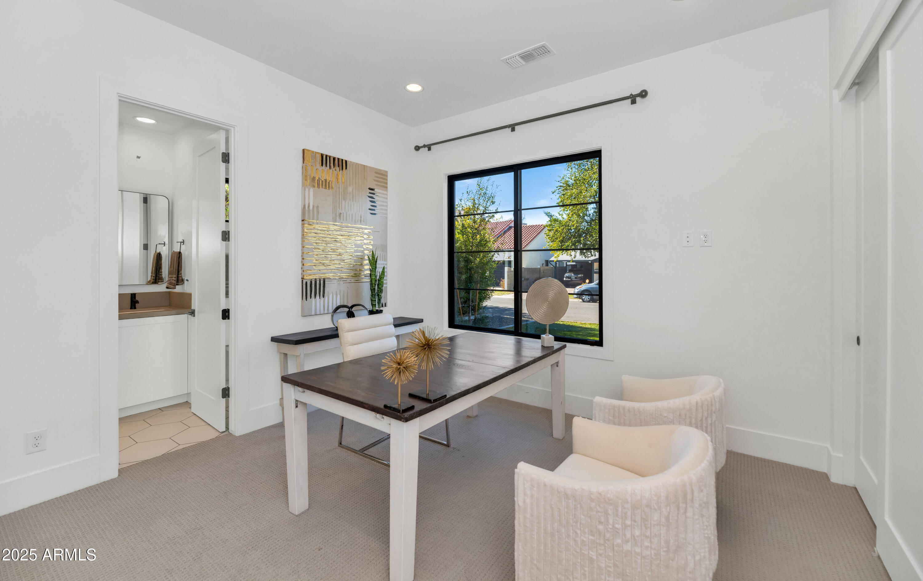 4511 North 38th Place Phoenix, AZ 85018 - Photo 14 of 32 4511 N 38th Pl-print-017-015-TOD2223-420