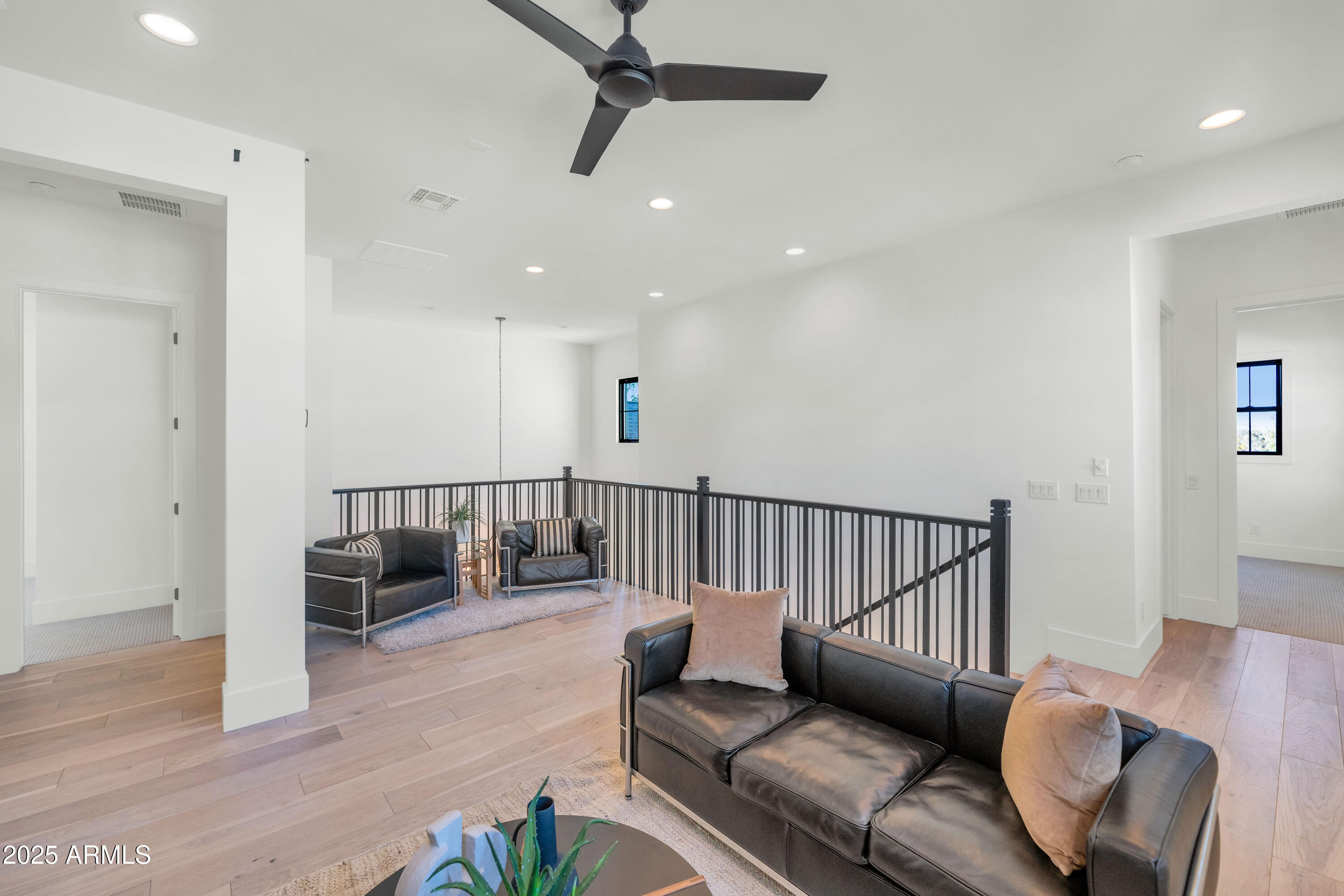 4511 North 38th Place Phoenix, AZ 85018 - Photo 18 of 32 4511 N 38th Pl-print-023-023-TOD2231-420