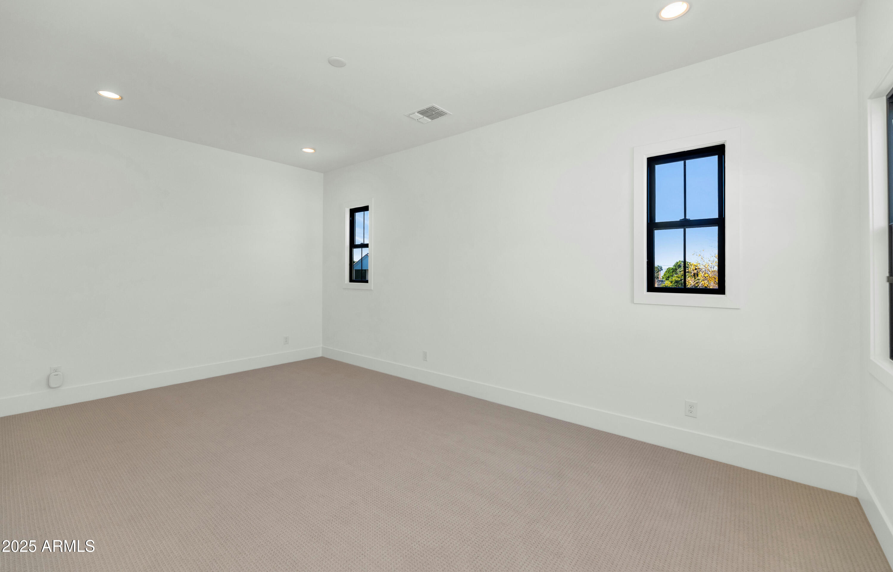 4511 North 38th Place Phoenix, AZ 85018 - Photo 20 of 32 4511 N 38th Pl-print-024-020-TOD2232-420