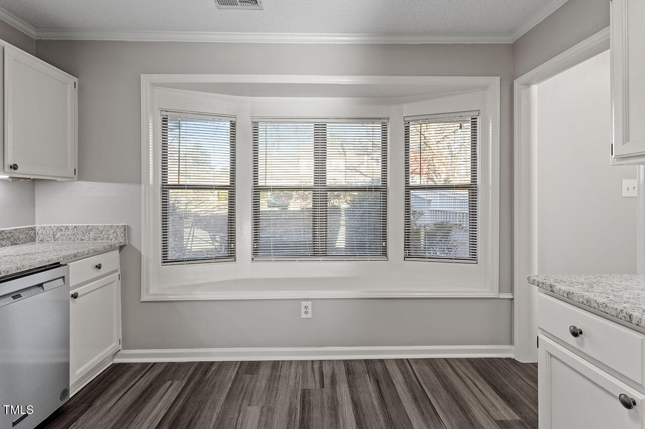5402 Pine Top Circle Raleigh, NC 27612 - Photo 7 of 29 5402 Pine Top Circle_14