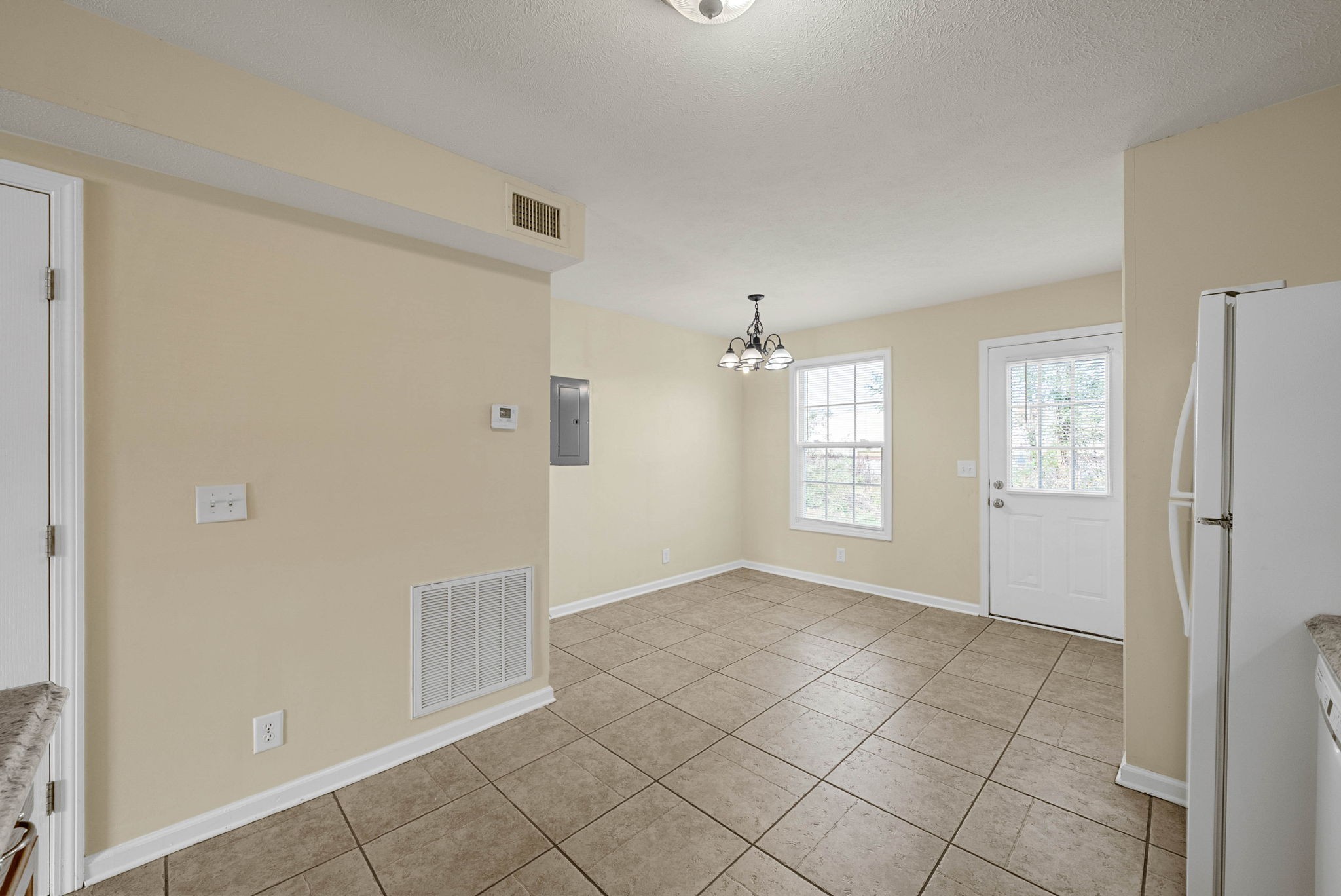 2331 Raleigh Court, Unit 7 Clarksville, TN 37043 - Photo 8 of 16 an empty room with windows and closet