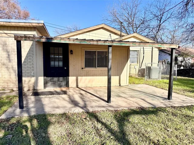 $1,995 | 141 Northwest Jayellen Avenue, Burleson, TX 76028