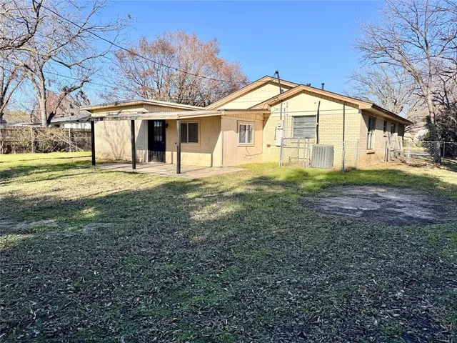 $1,995 | 141 Northwest Jayellen Avenue, Burleson, TX 76028