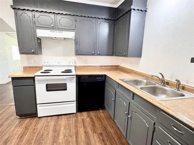 $1,995 | 141 Northwest Jayellen Avenue, Burleson, TX 76028