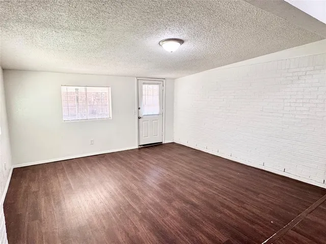 $1,995 | 141 Northwest Jayellen Avenue, Burleson, TX 76028