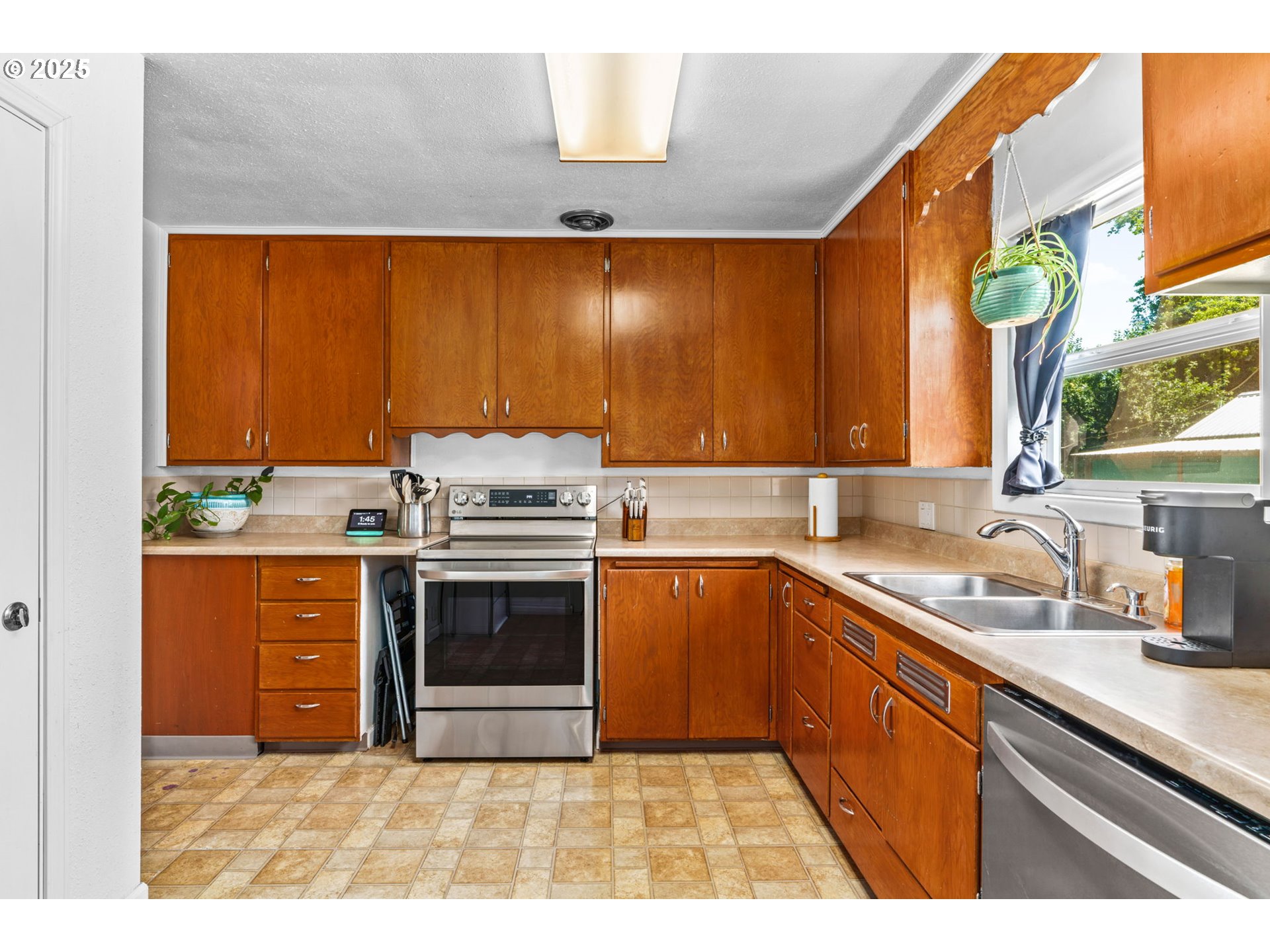 1792 Hayden Bridge Road Springfield, OR 97477 - Photo 10 of 31