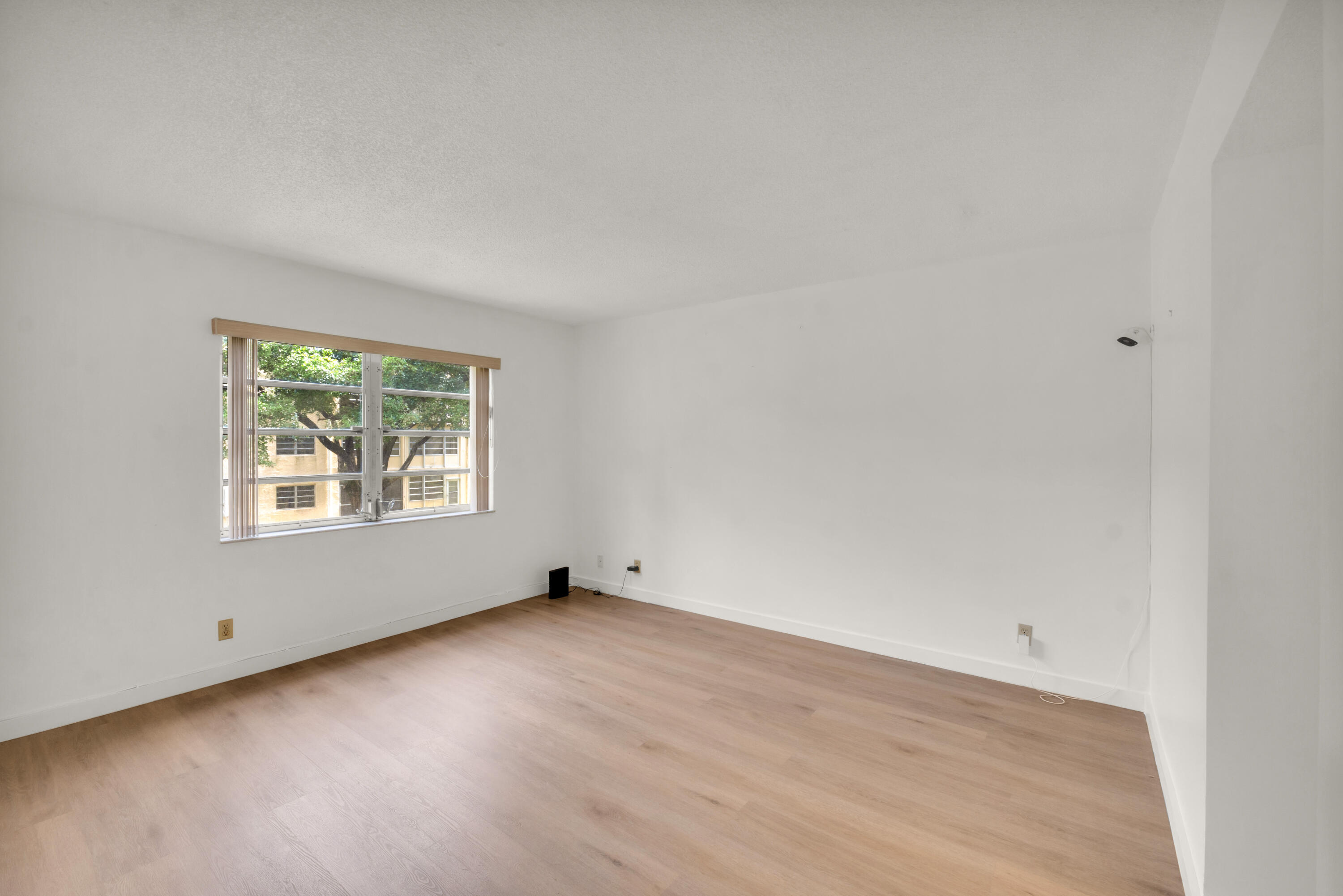 301 Cambridge Road, Unit 202 Hollywood, FL 33024 - Photo 17 of 38 Primary Bedroom