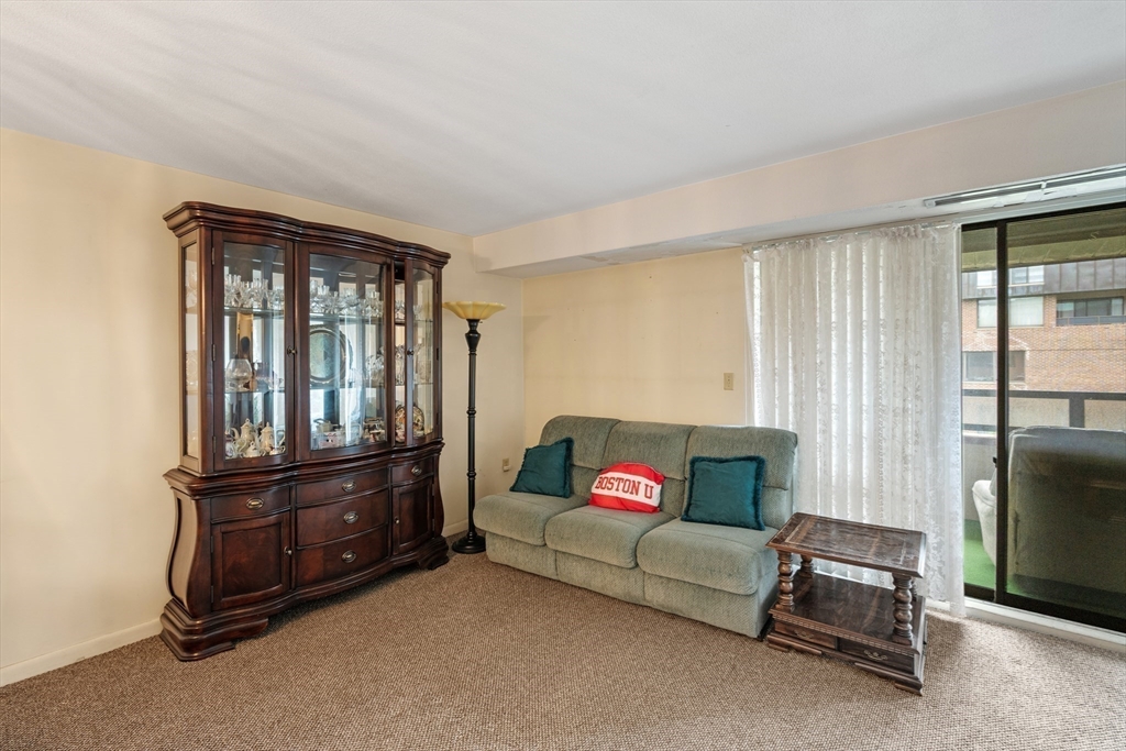 402 Paradise Road, Unit U: 3Q Swampscott, MA 01907 - Photo 8 of 36