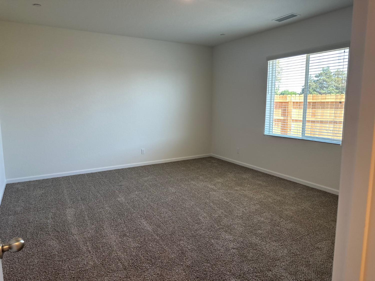 573 Green Lane Lemoore, CA 93245 - Photo 4 of 7