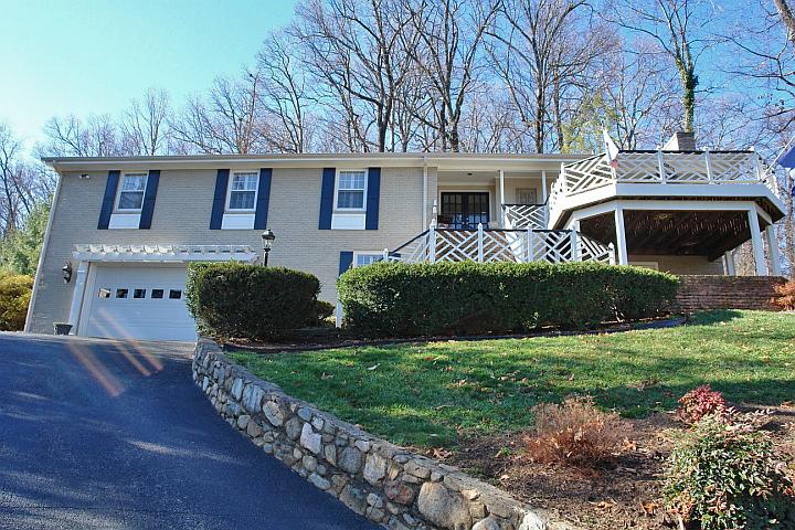 2920 Lockridge Road Southwest Roanoke, VA 24014 - Photo 1 of 1 a front view of house with yard and green space