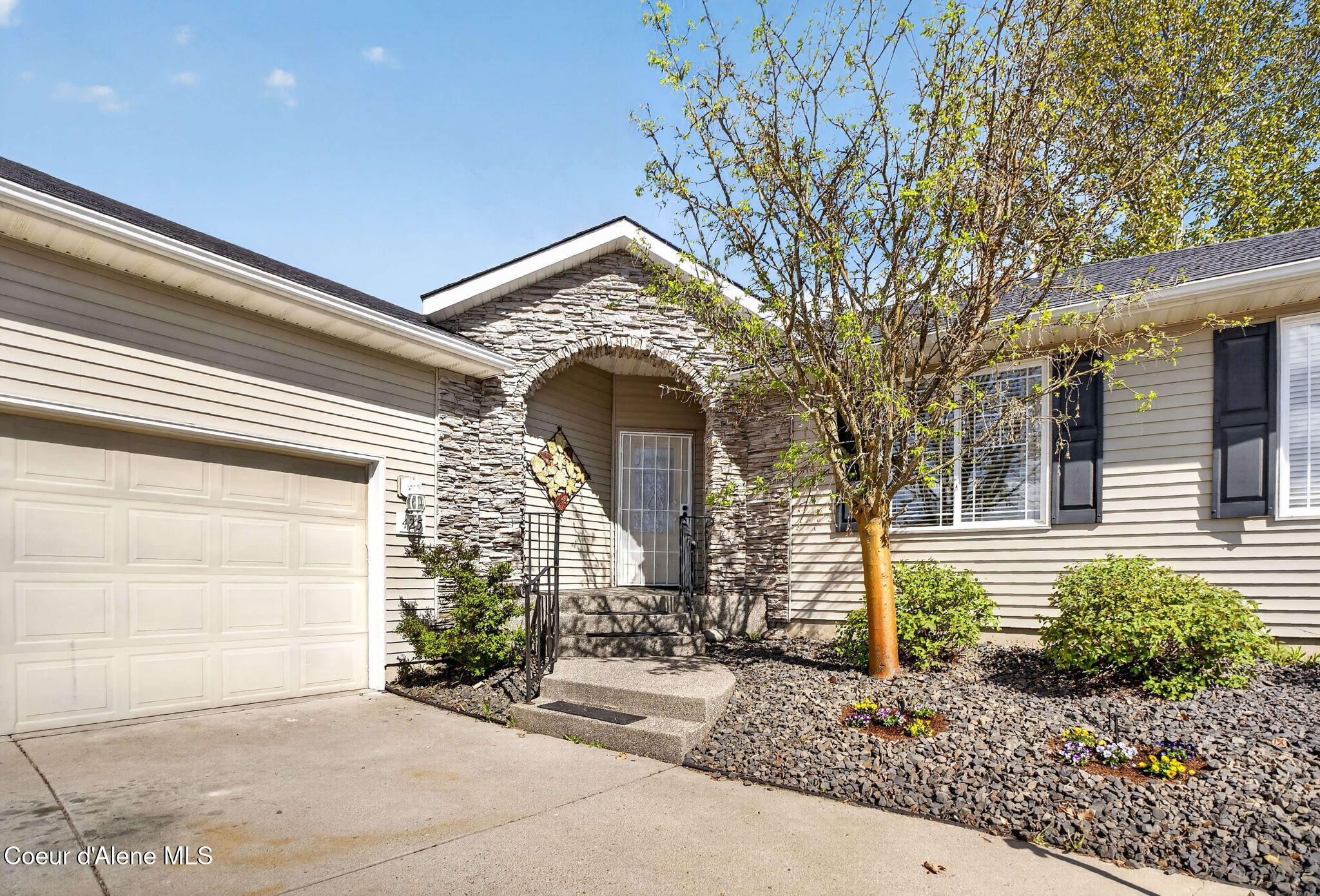 425 East Titanium Court Post Falls, ID 83854 - Photo 3 of 44 3-web-or-mls-003_DSC02816