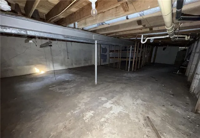 $329,900 | 1001 West 93 Street, Kansas City, MO 64114