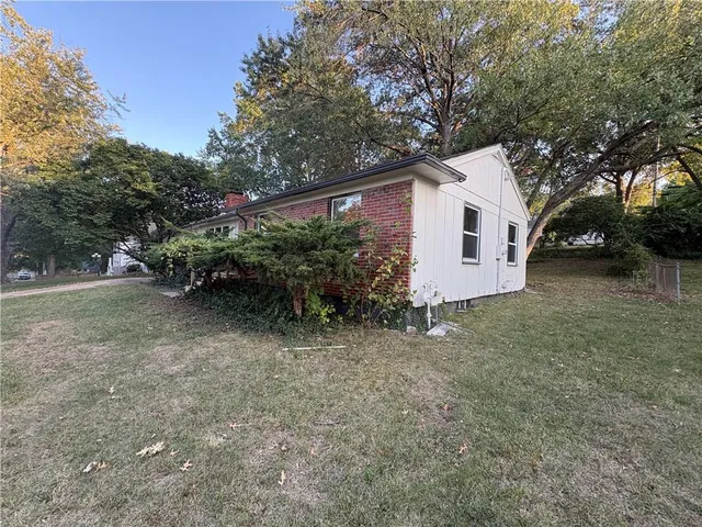 $329,900 | 1001 West 93 Street, Kansas City, MO 64114