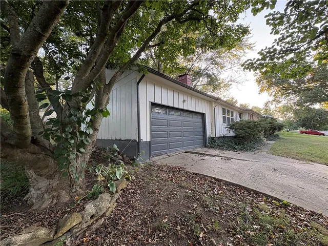 $329,900 | 1001 West 93 Street, Kansas City, MO 64114