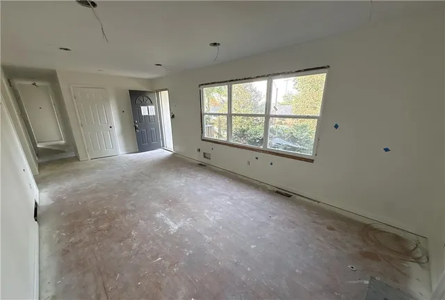 $329,900 | 1001 West 93 Street, Kansas City, MO 64114