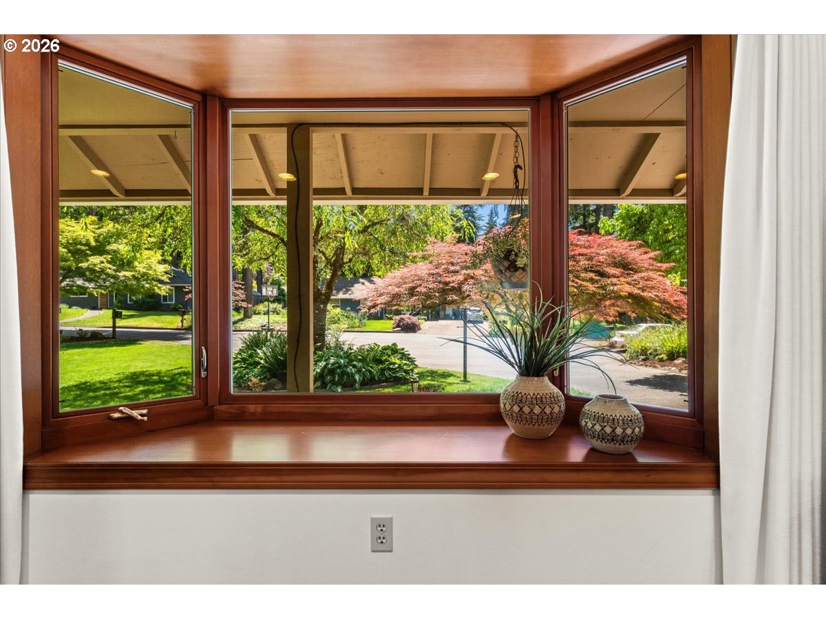 5329 Southwest Charleton Court Lake Oswego, OR 97035 - Photo 9 of 41