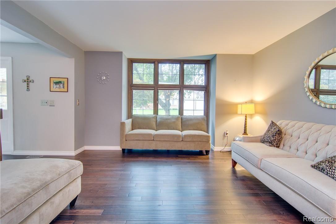 41738 Waterfall Road Northville, MI 48168 - Photo 6 of 45 _DSC3604Enfused.jpg